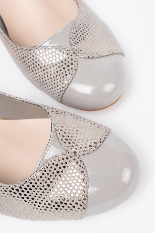 Pelēkas krāsas puszābaki ze Sudrabsm zdobieniem