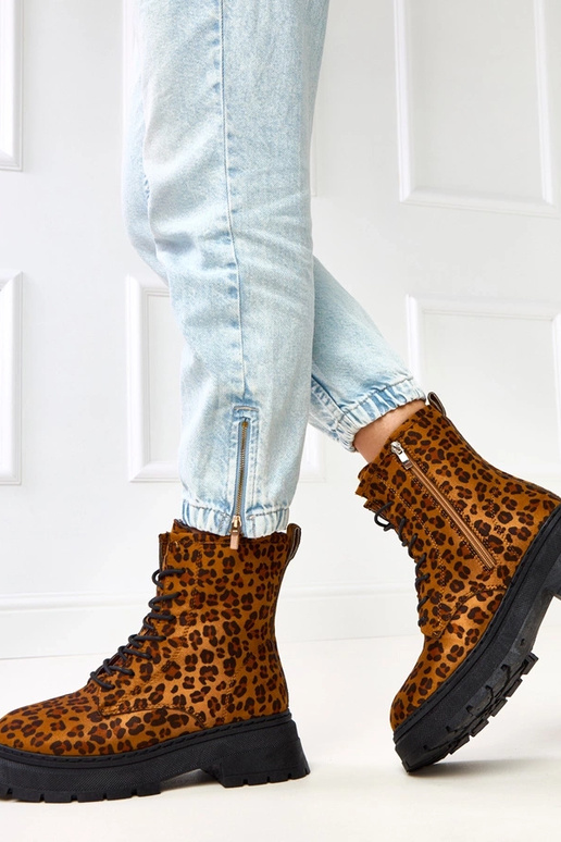 Brūni zābaki ar leoparda rakstu, Espe