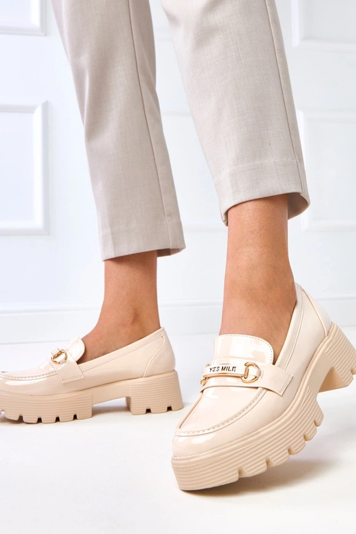 Smilšu krāsas lakotas mokasīni ar...