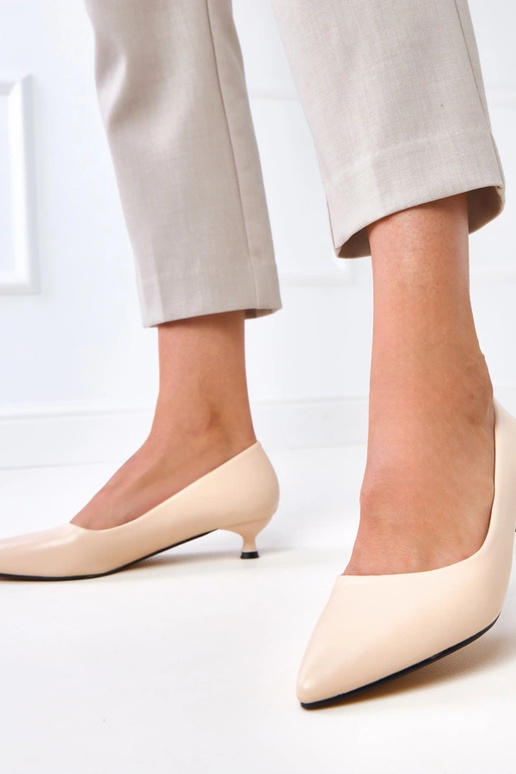 Smilšu krāsas kurpes uz zema papēža,...