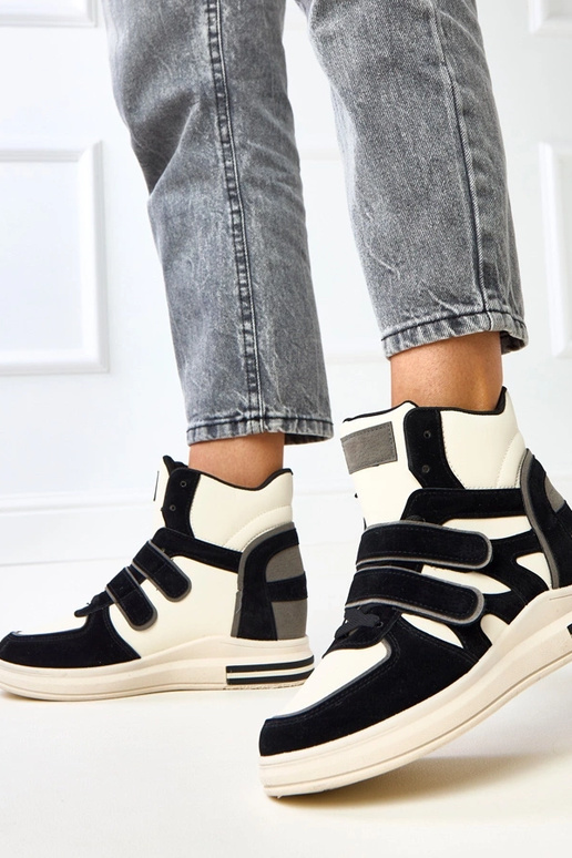 Augsti melnbalti sporta apavi ar...