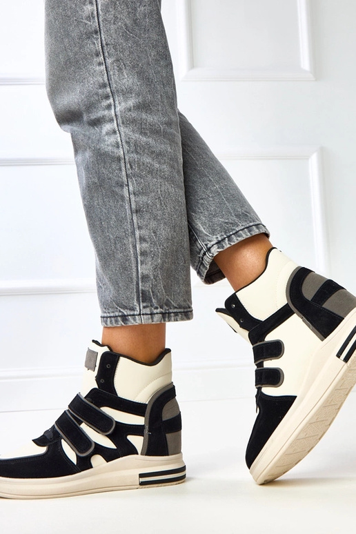 Augsti melnbalti sporta apavi ar...