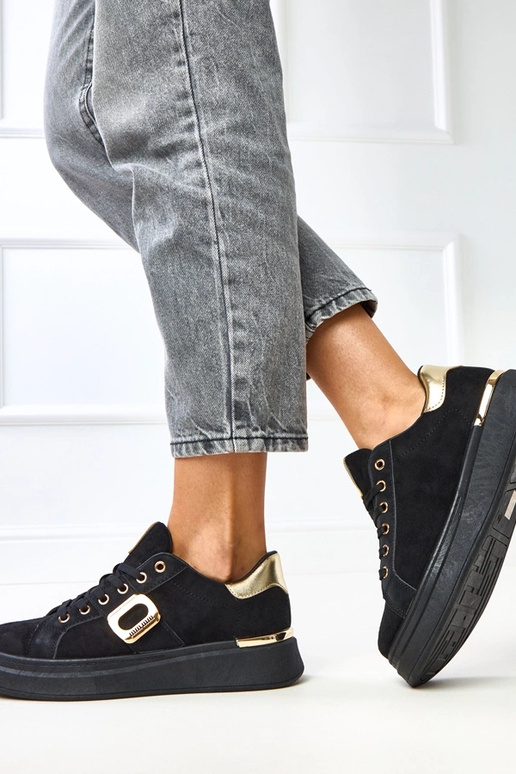 Melnas sporta apavi ar platformu un... Melnas sporta apavi ar platformu un...