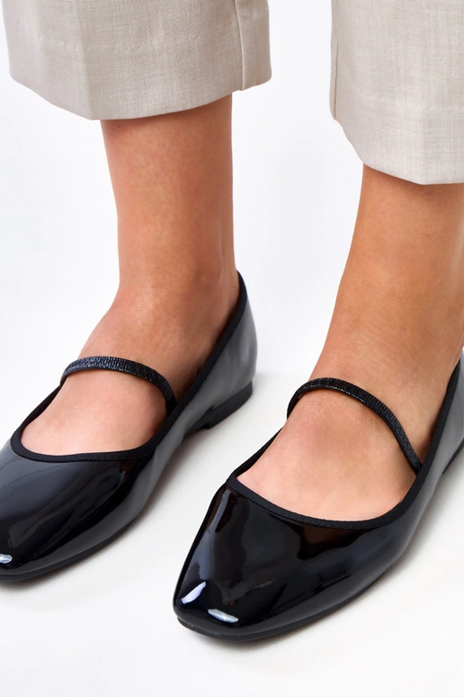 Melnas lakotas balerīni ar gumiju Lantos Melnas lakotas balerīni ar gumiju Lantos