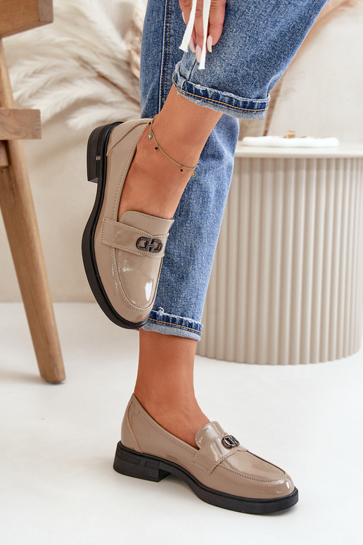 Lakuoti ādas mokasīni smilšu krāsā... Lakuoti ādas mokasīni smilšu krāsā...