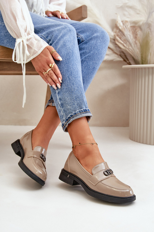 Lakuoti ādas mokasīni smilšu krāsā... Lakuoti ādas mokasīni smilšu krāsā...