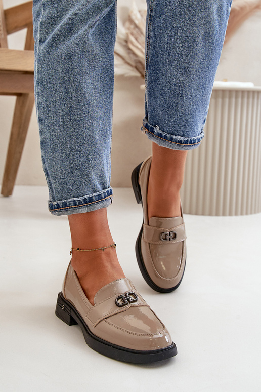 Lakuoti ādas mokasīni smilšu krāsā... Lakuoti ādas mokasīni smilšu krāsā...