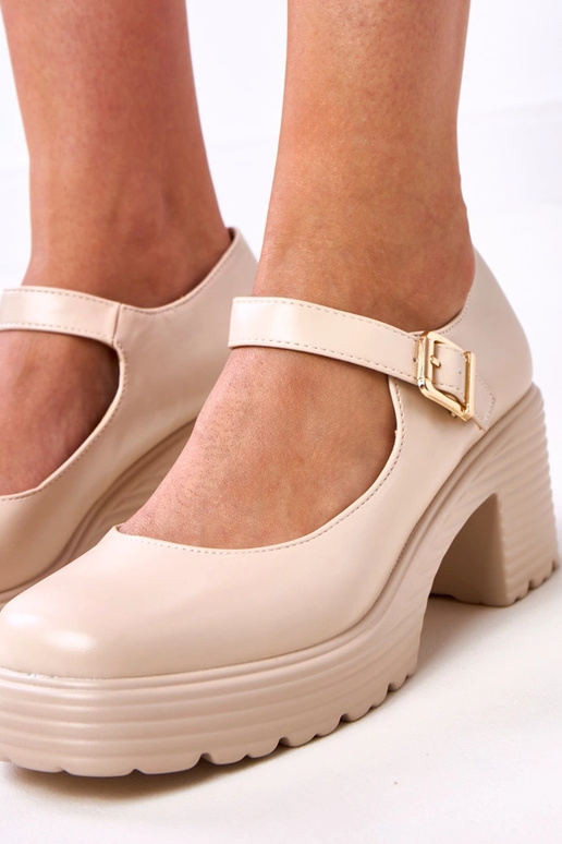 Smilšu krāsas puszābaki ar papēdi un... Smilšu krāsas puszābaki ar papēdi un...