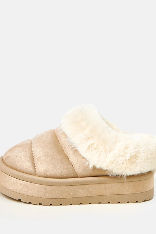 Smilšu krāsas īsi siltināti sniega...