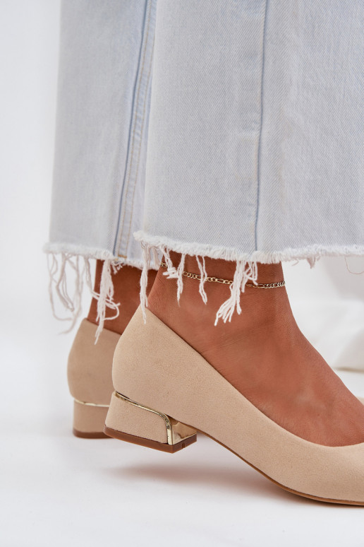 Kurpes Uz Zema Papēža I Szpiczastymi Noskami smilšu krāsas Terilara