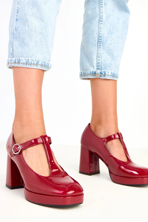 Bordo puszābaki uz stabiņa ar aizdari... Bordo puszābaki uz stabiņa ar aizdari...