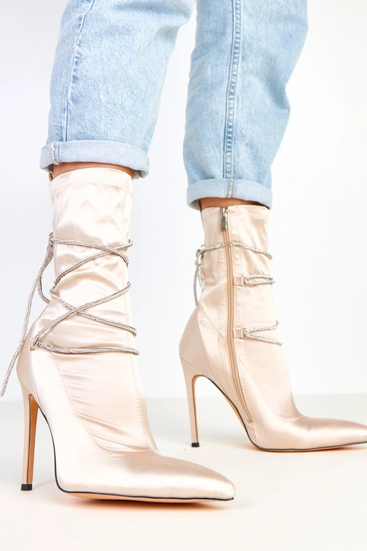 Šampanieša krāsas satīna zābaki uz...