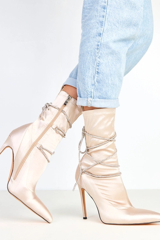 Šampanieša krāsas satīna zābaki uz...