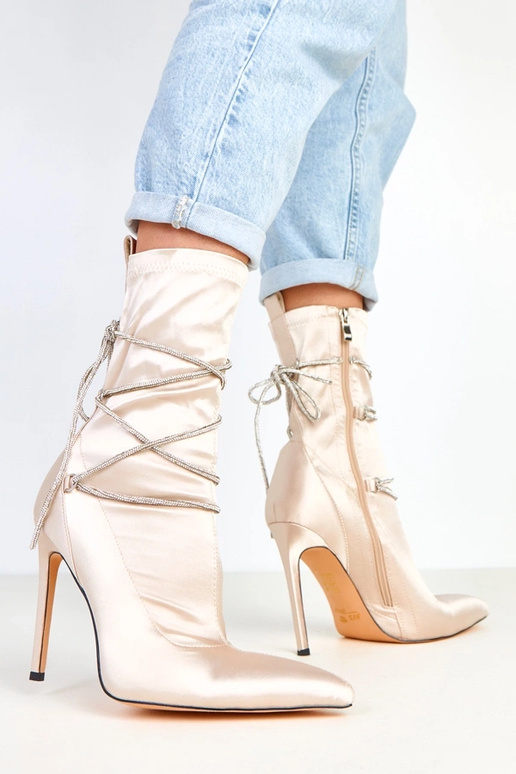 Šampanieša krāsas satīna zābaki uz...