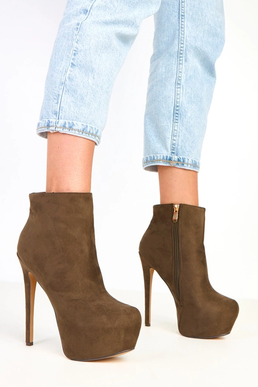 Zaļi zamša zābaciņi uz platformas un...