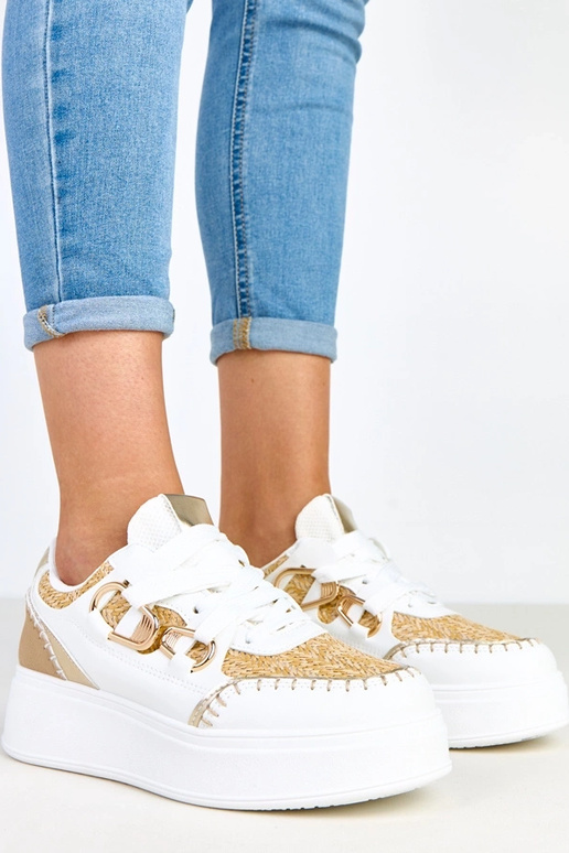 Smilšu krāsas sporta apavi uz... Smilšu krāsas sporta apavi uz...