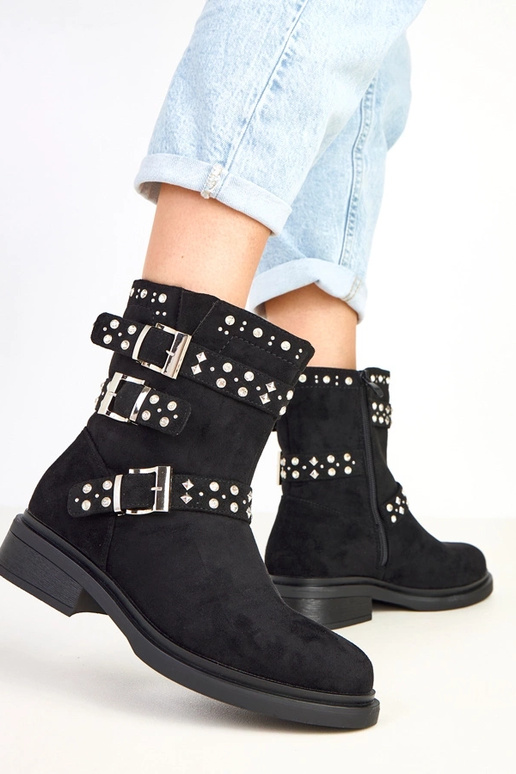 Melni botīnes ar cirkoniem uz zema...