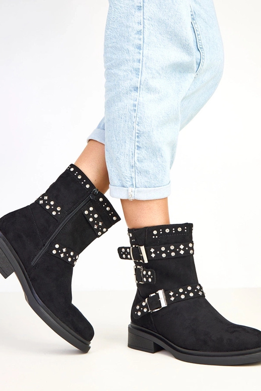 Melni botīnes ar cirkoniem uz zema...