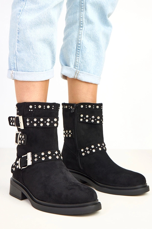 Melni botīnes ar cirkoniem uz zema...