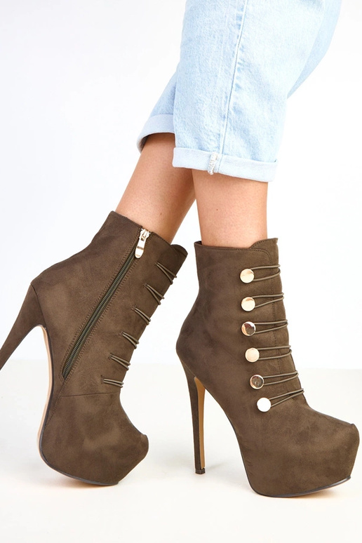 Zaļās botīnes uz platformas un augsta...