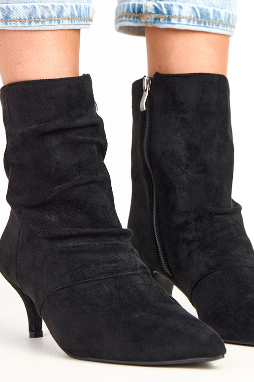 Melni botīnes uz zema papēža ar...