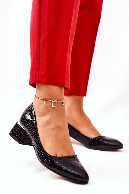 Āda ar čūskādas imitāciju Kurpes Ļevskis 3118 melnas krāsas Āda ar čūskādas imitāciju Kurpes Ļevskis 3118 melnas krāsas