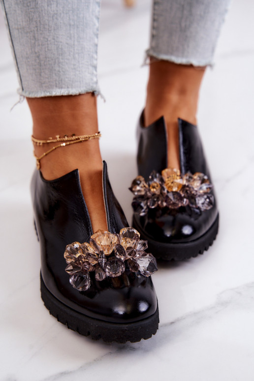 Eleganta stila Āda apavi ar ornamentiem melnas krāsas Cindy Eleganta stila Āda apavi ar ornamentiem melnas krāsas Cindy