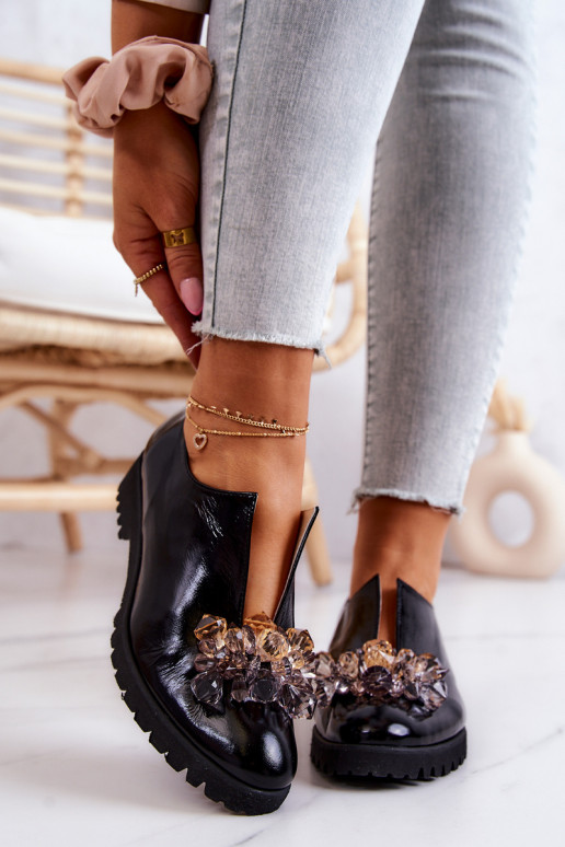 Eleganta stila Āda apavi ar ornamentiem melnas krāsas Cindy Eleganta stila Āda apavi ar ornamentiem melnas krāsas Cindy