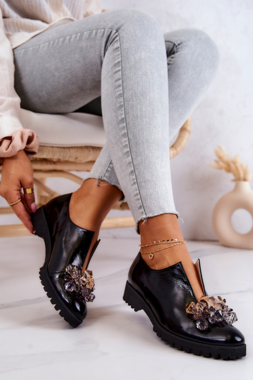 Eleganta stila Āda apavi ar ornamentiem melnas krāsas Cindy Eleganta stila Āda apavi ar ornamentiem melnas krāsas Cindy