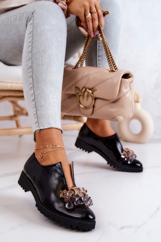 Eleganta stila Āda apavi ar ornamentiem melnas krāsas Cindy Eleganta stila Āda apavi ar ornamentiem melnas krāsas Cindy