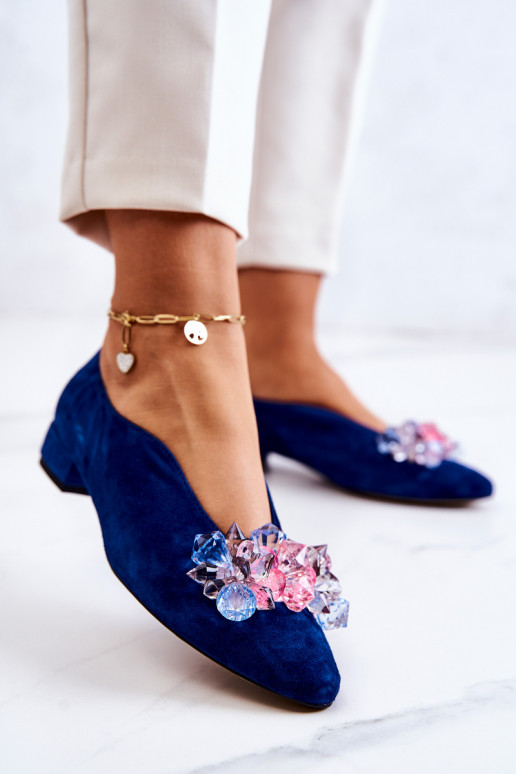 Eleganta stila zamšādas apavi ar ornamentiem tumši zilas krāsas McQueen Eleganta stila zamšādas apavi ar ornamentiem tumši zilas krāsas McQueen