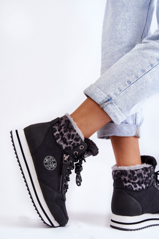 Sieviešu Sieviešu puszābaki siltināti Lee Cooper LCJ-22-31-1448 melnas krāsas