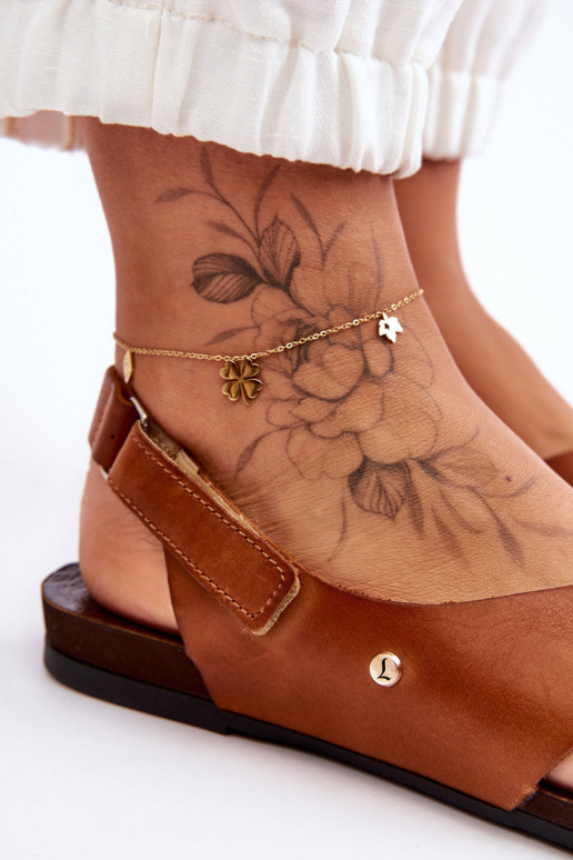 Sieviešu basenes ar lipīgām aizdarēm brūnas krāsas Lemar Addison Sieviešu basenes ar lipīgām aizdarēm brūnas krāsas Lemar Addison