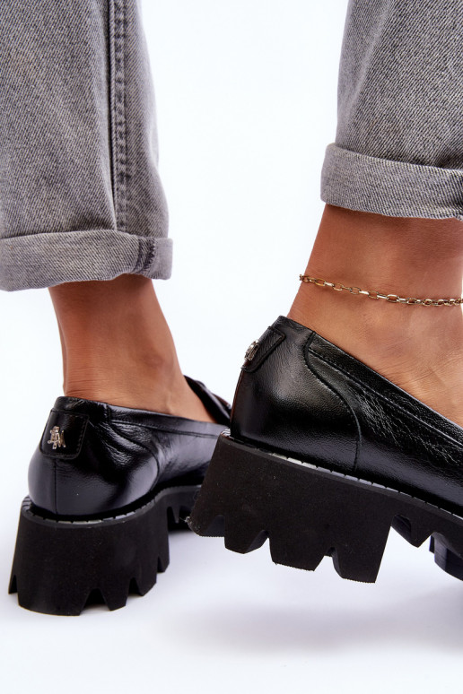 Sieviešu Āda apavi Mokasīni ar ornamentiem Laura Messi 2699 melnas krāsas Sieviešu Āda apavi Mokasīni ar ornamentiem Laura Messi 2699 melnas krāsas