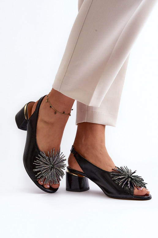 Sieviešu basenes ar ornamentiem Laura Messi 2719 melnas krāsas Sieviešu basenes ar ornamentiem Laura Messi 2719 melnas krāsas