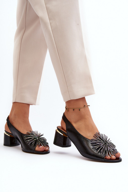 Sieviešu basenes ar ornamentiem Laura Messi 2719 melnas krāsas Sieviešu basenes ar ornamentiem Laura Messi 2719 melnas krāsas