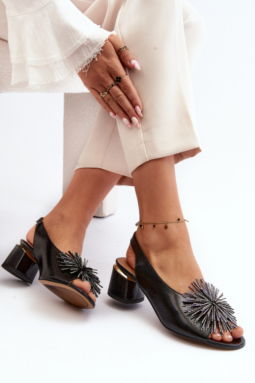 Sieviešu basenes ar ornamentiem Laura Messi 2719 melnas krāsas Sieviešu basenes ar ornamentiem Laura Messi 2719 melnas krāsas