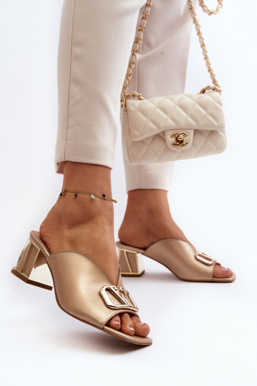 Eleganta stila sieviešu čības ar papēdi Laura Messi 2771 Zelta krāsas Eleganta stila sieviešu čības ar papēdi Laura Messi 2771 Zelta krāsas