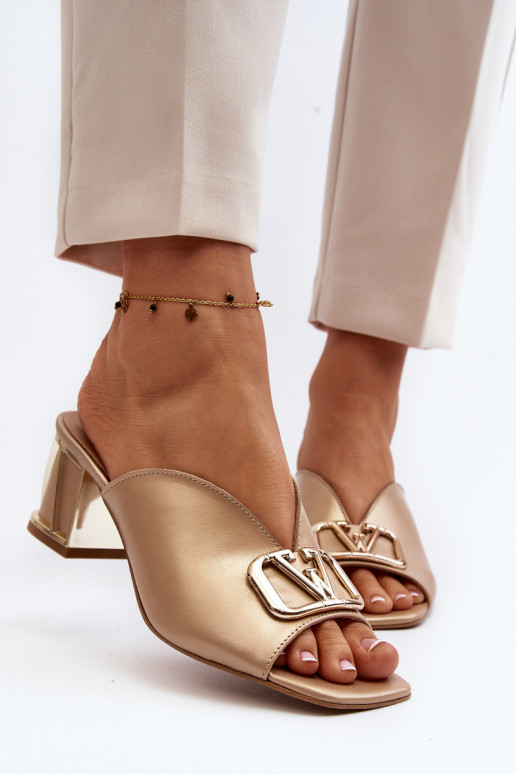 Eleganta stila sieviešu čības ar papēdi Laura Messi 2771 Zelta krāsas Eleganta stila sieviešu čības ar papēdi Laura Messi 2771 Zelta krāsas