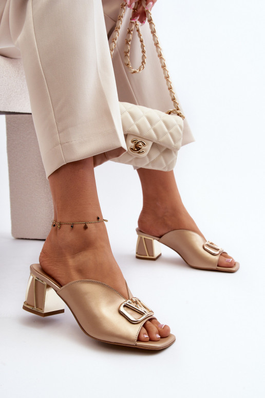 Eleganta stila sieviešu čības ar papēdi Laura Messi 2771 Zelta krāsas Eleganta stila sieviešu čības ar papēdi Laura Messi 2771 Zelta krāsas