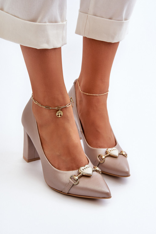 Zazoo 2453/OS Āda Kurpes ar papēdi ar sirsniņām perlamutra Zazoo 2453/OS Āda Kurpes ar papēdi ar sirsniņām perlamutra