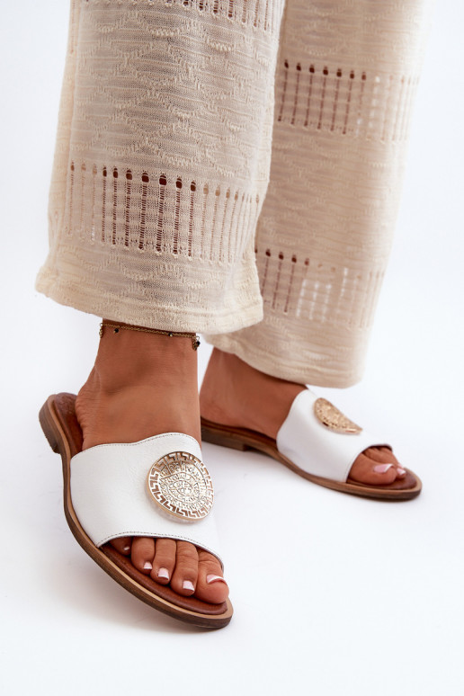 Zazoo 2938 Čibas no dabīgas ādas ar platiem papēžiem ar ornamentiem baltas krāsas Zazoo 2938 Čibas no dabīgas ādas ar platiem papēžiem ar ornamentiem baltas krāsas