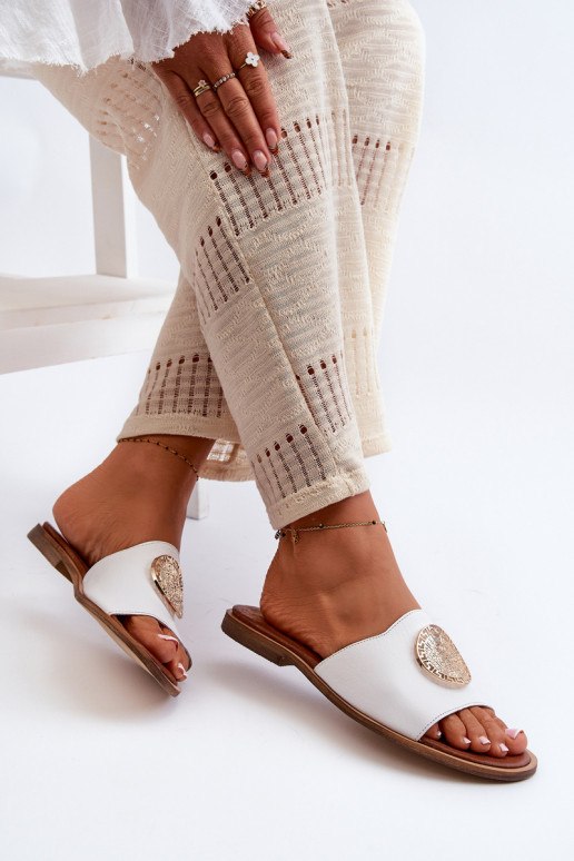 Zazoo 2938 Čibas no dabīgas ādas ar platiem papēžiem ar ornamentiem baltas krāsas Zazoo 2938 Čibas no dabīgas ādas ar platiem papēžiem ar ornamentiem baltas krāsas