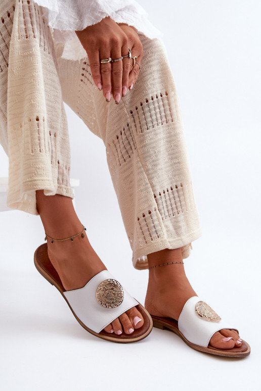 Zazoo 2938 Čibas no dabīgas ādas ar platiem papēžiem ar ornamentiem baltas krāsas Zazoo 2938 Čibas no dabīgas ādas ar platiem papēžiem ar ornamentiem baltas krāsas