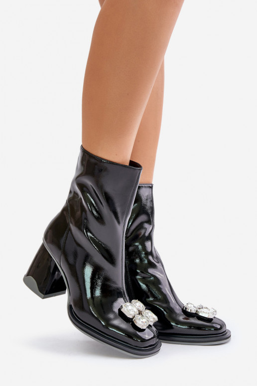 Laque Sieviešu puszābaki ar ornamentiem D&A MR880-019 melnas krāsas Laque Sieviešu puszābaki ar ornamentiem D&A MR880-019 melnas krāsas