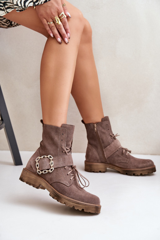 Zazoo 2951 Zamšādas kurpes dekorēti ar sprādzēm smilšu krāsas Zazoo 2951 Zamšādas kurpes dekorēti ar sprādzēm smilšu krāsas