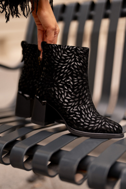 Sieviešu puszābaki Ar greznu Tłoczeniem D&A CR42-192 melnas krāsas Sieviešu puszābaki Ar greznu Tłoczeniem D&A CR42-192 melnas krāsas