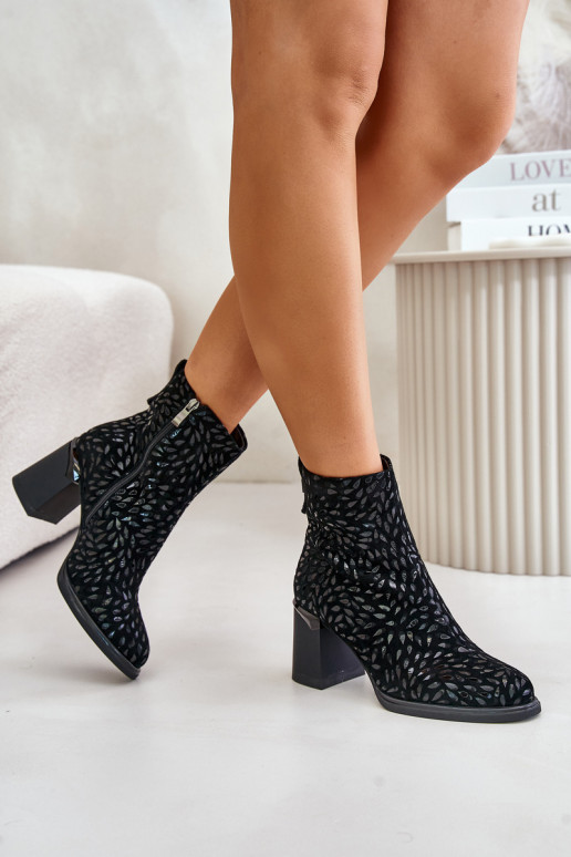 Sieviešu puszābaki Ar greznu Tłoczeniem D&A CR42-192 melnas krāsas Sieviešu puszābaki Ar greznu Tłoczeniem D&A CR42-192 melnas krāsas