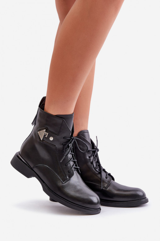 Āda Sieviešu puszābaki ar platiem papēžiem ar ornamentiem siltināti Tā irciejka N3115-01 melnas krāsas Āda Sieviešu puszābaki ar platiem papēžiem ar ornamentiem siltināti Tā irciejka N3115-01 melnas krāsas