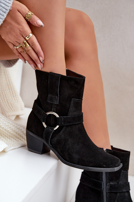 Sieviešu puszābakiIeslēgtsturalnego zamšādasu ar papēdi Zazoo 3444/2 melnas krāsas Sieviešu puszābakiIeslēgtsturalnego zamšādasu ar papēdi Zazoo 3444/2 melnas krāsas